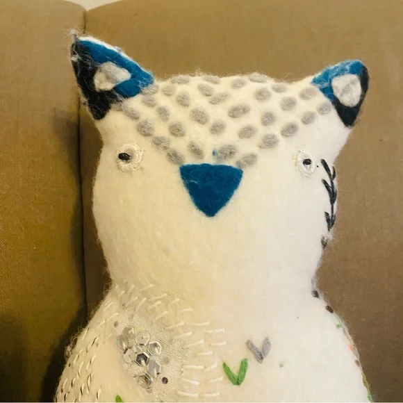 WEST ELM 100% Wool Embroidered and Sequin Cay Pillow Figure - Picture 2 of 10